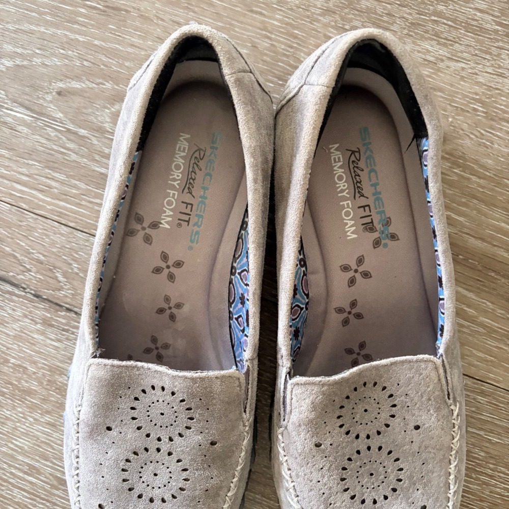 Skechers Bikers Shoes Women's Size 7 Gray Leather Relaxed Fit Slip On Loafers - Picture 2 of 9